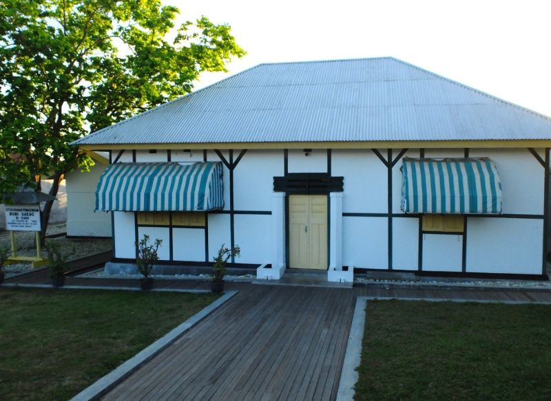 historical sites of bung karnno in flores