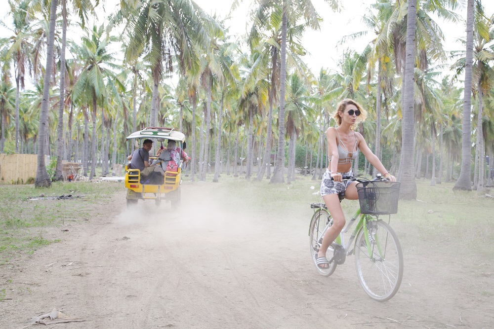 cycling around the islanf of gilis