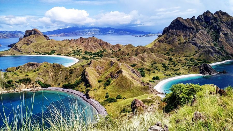 padar island trekking
