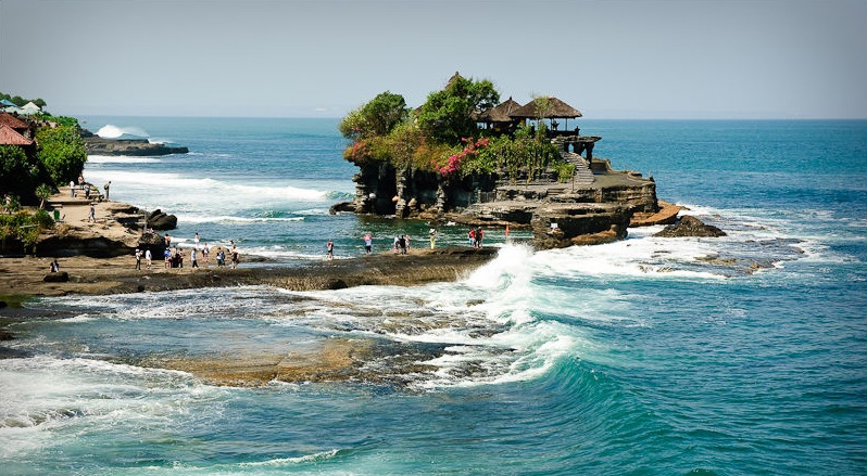 tanah lot temple in bali