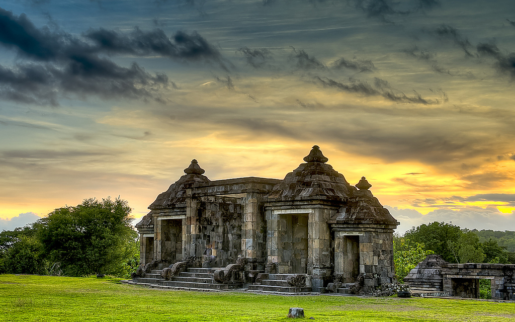 sunset in ratu boko temple
