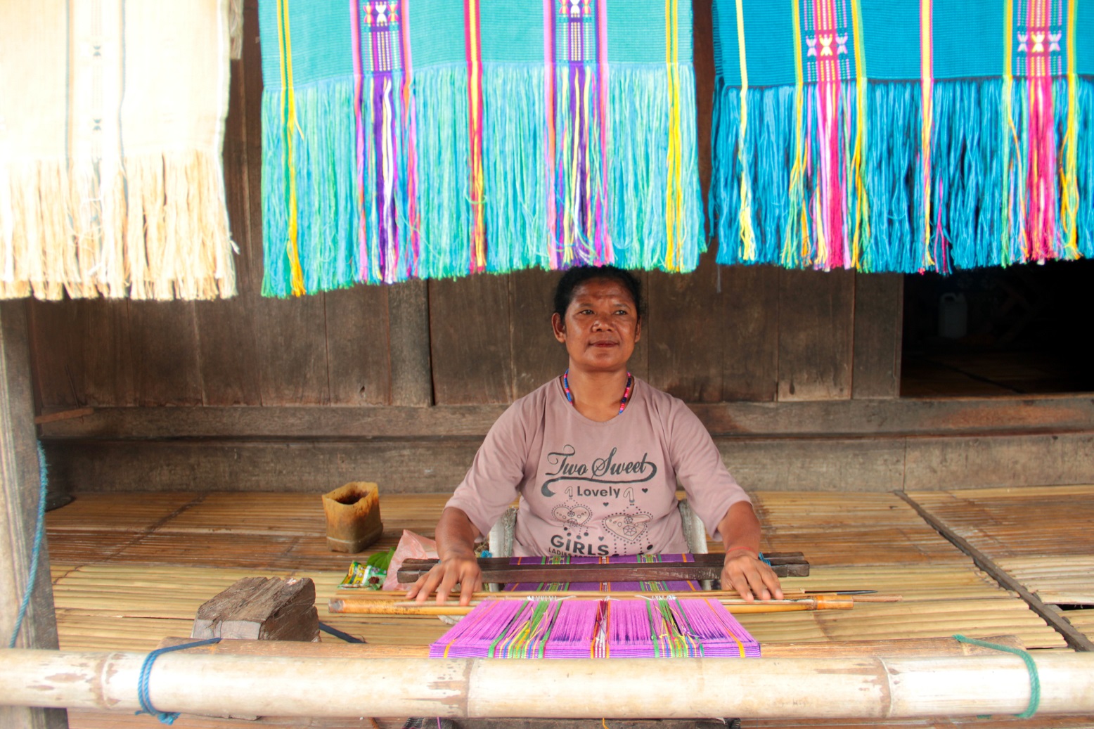 Fabric Weaving in flores