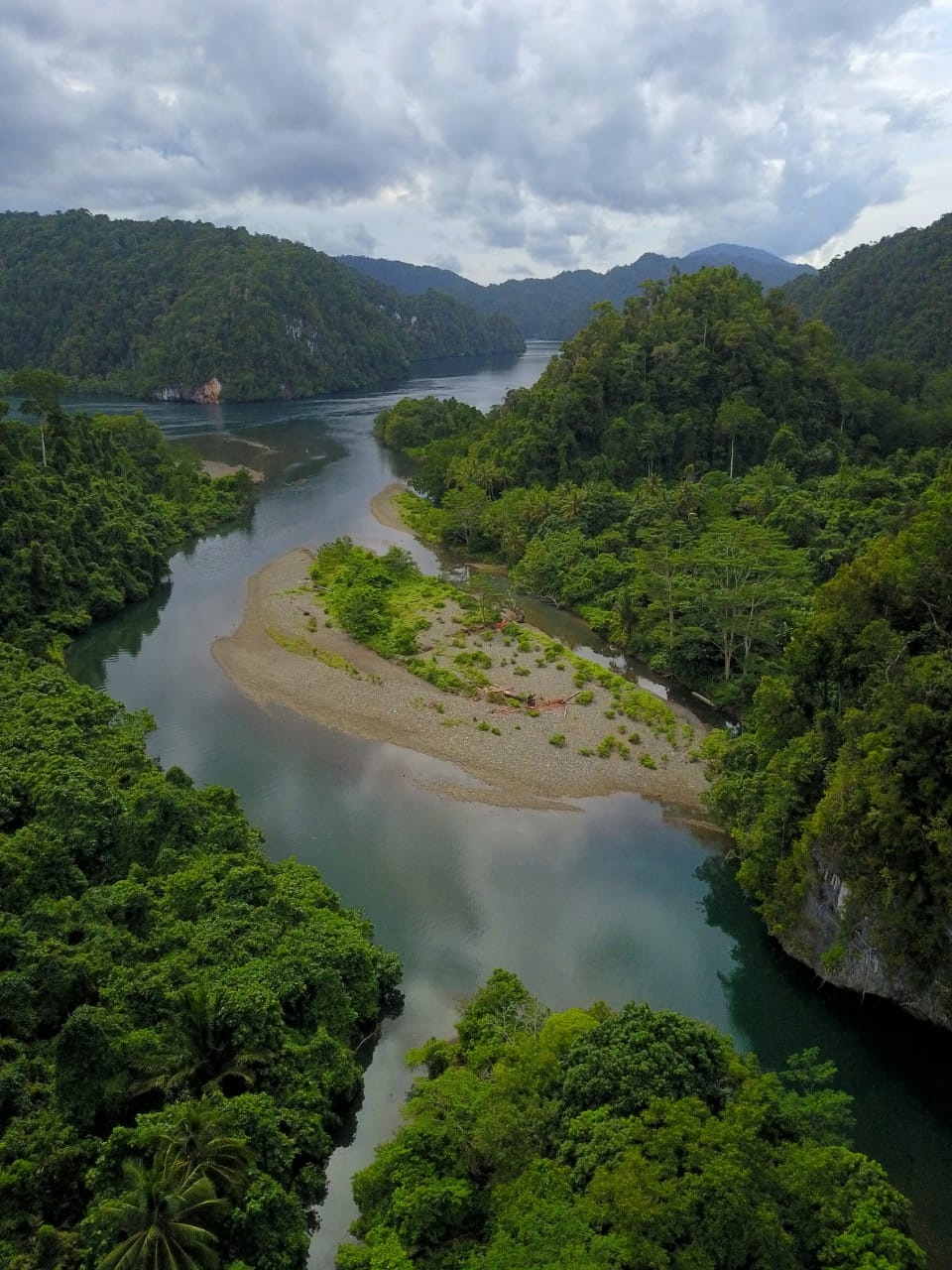 manyalibi bay in warsambin raja ampat
