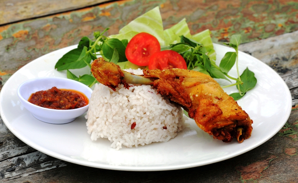 ayam goreng lalapan food
