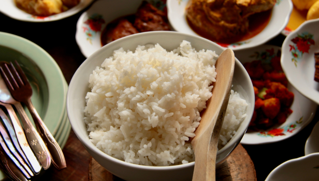 eating white rice