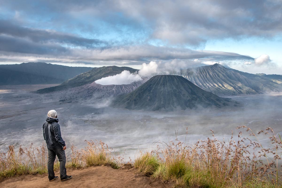 hiking the bromo mountain