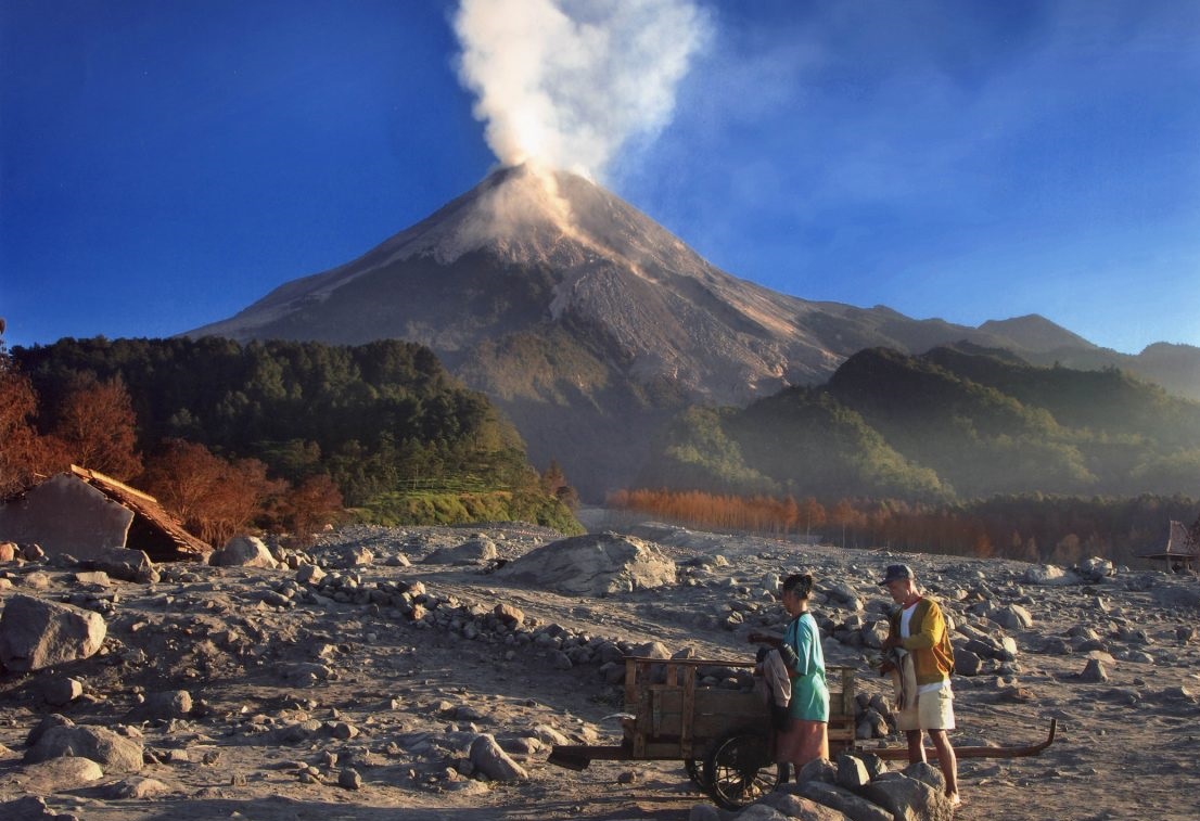 mount merapi climbing tour