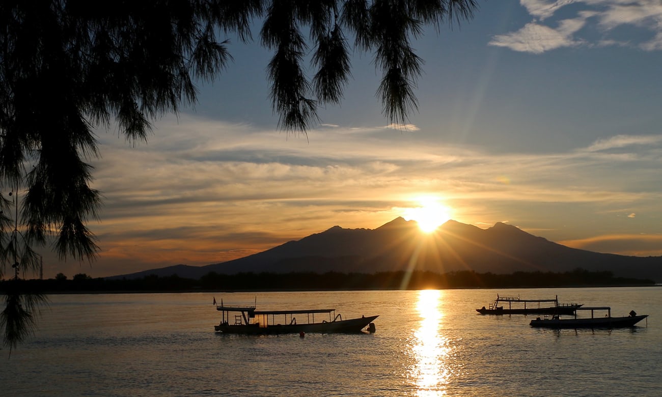 watching sunrise is things to do in gili trawangan