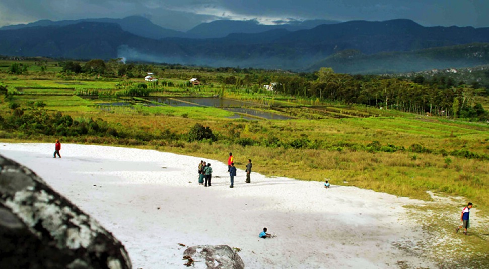 aikima white sand in baliem valley