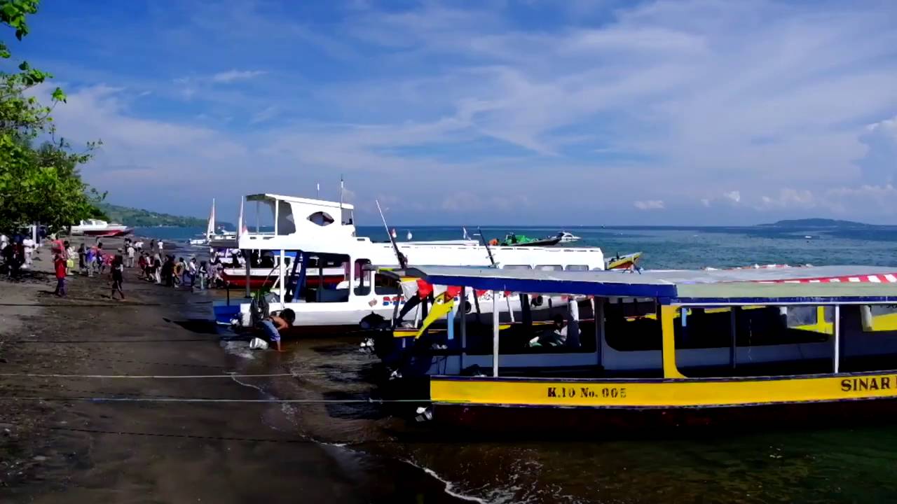 fast boats at port bangsal