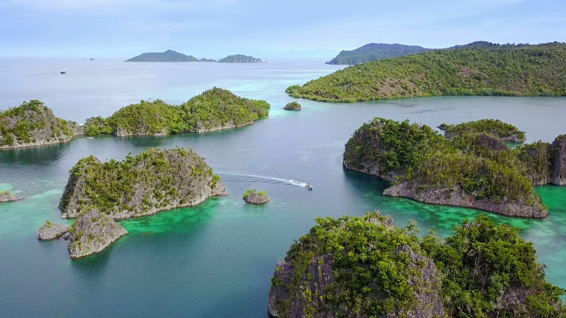 sightseeing in raja ampat