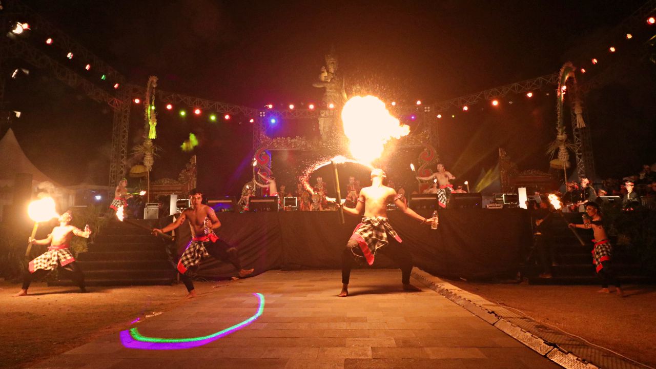 fire dance performance in nusa dua fiesta