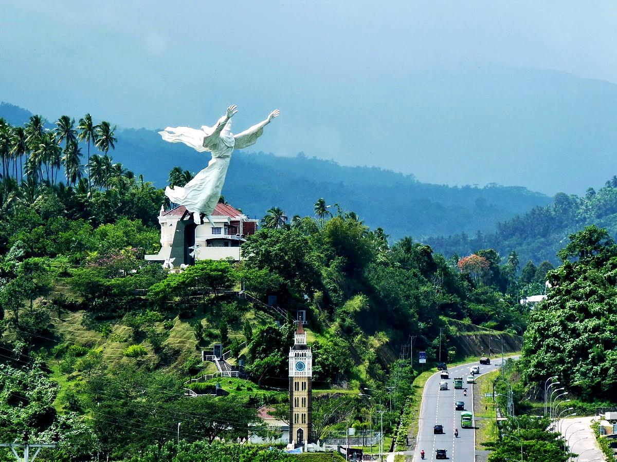 monument of jesus bless in manado