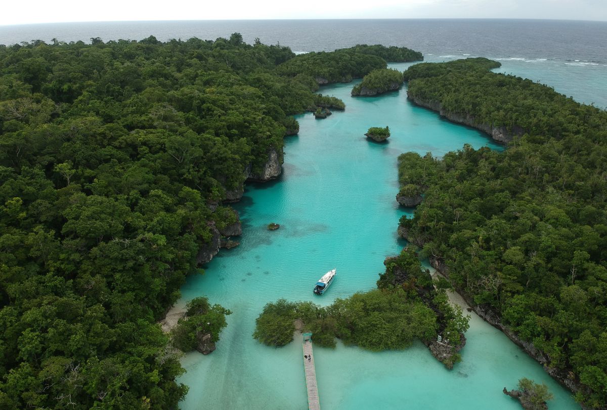 the bautiful kei islands in indonesia