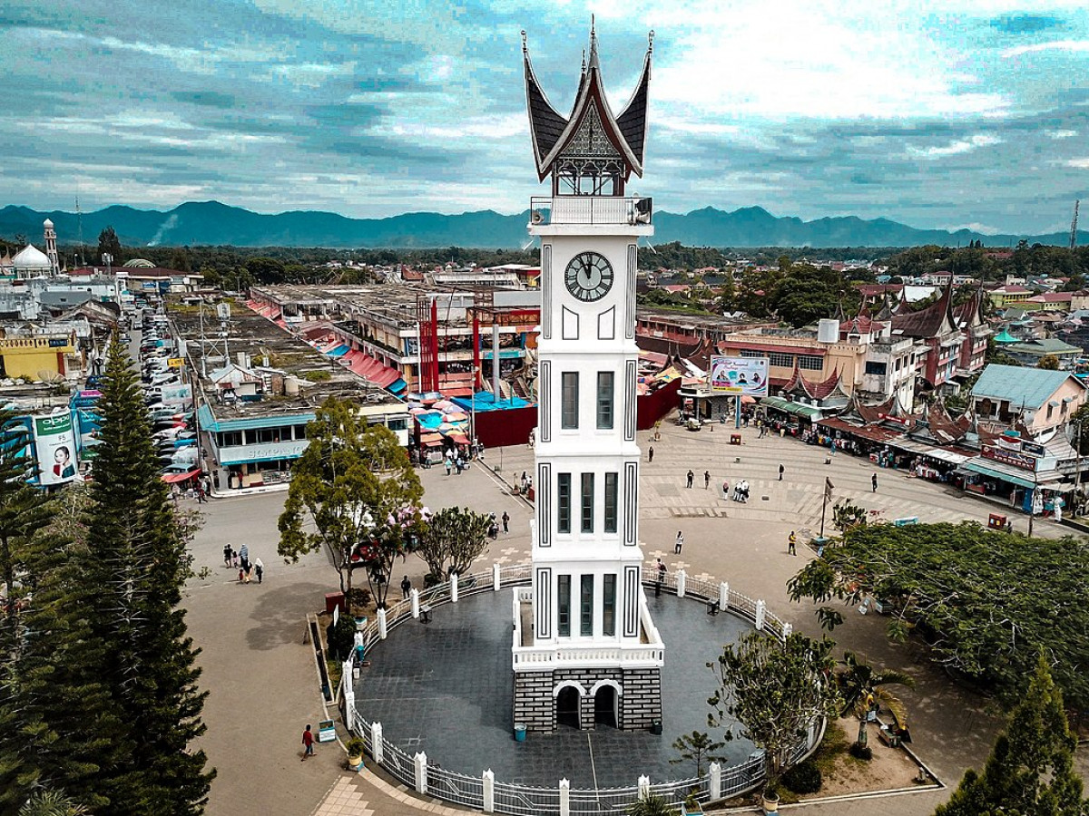 jam gadang classic building in bukittinggi