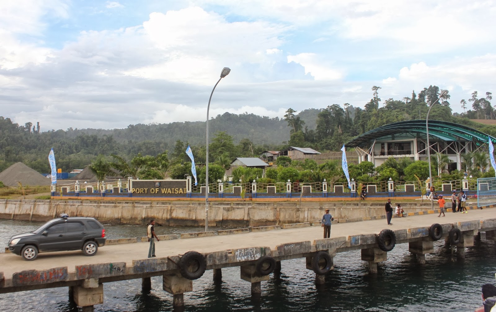 vehicle rent in waisai city raja ampat