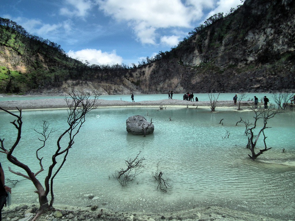 kawah putih crater