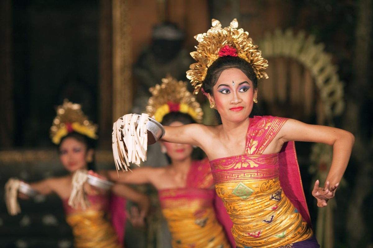 The Pendet Dance was originally a worship dance performed mostly at the hindu temple