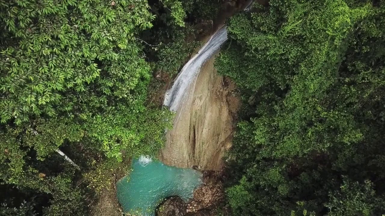 hoko waterfall in kei islands