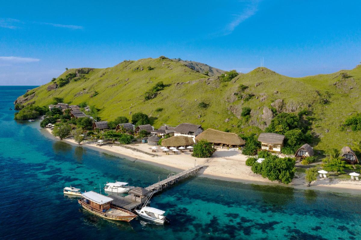 flores best white sand beaches resort for honeymooners