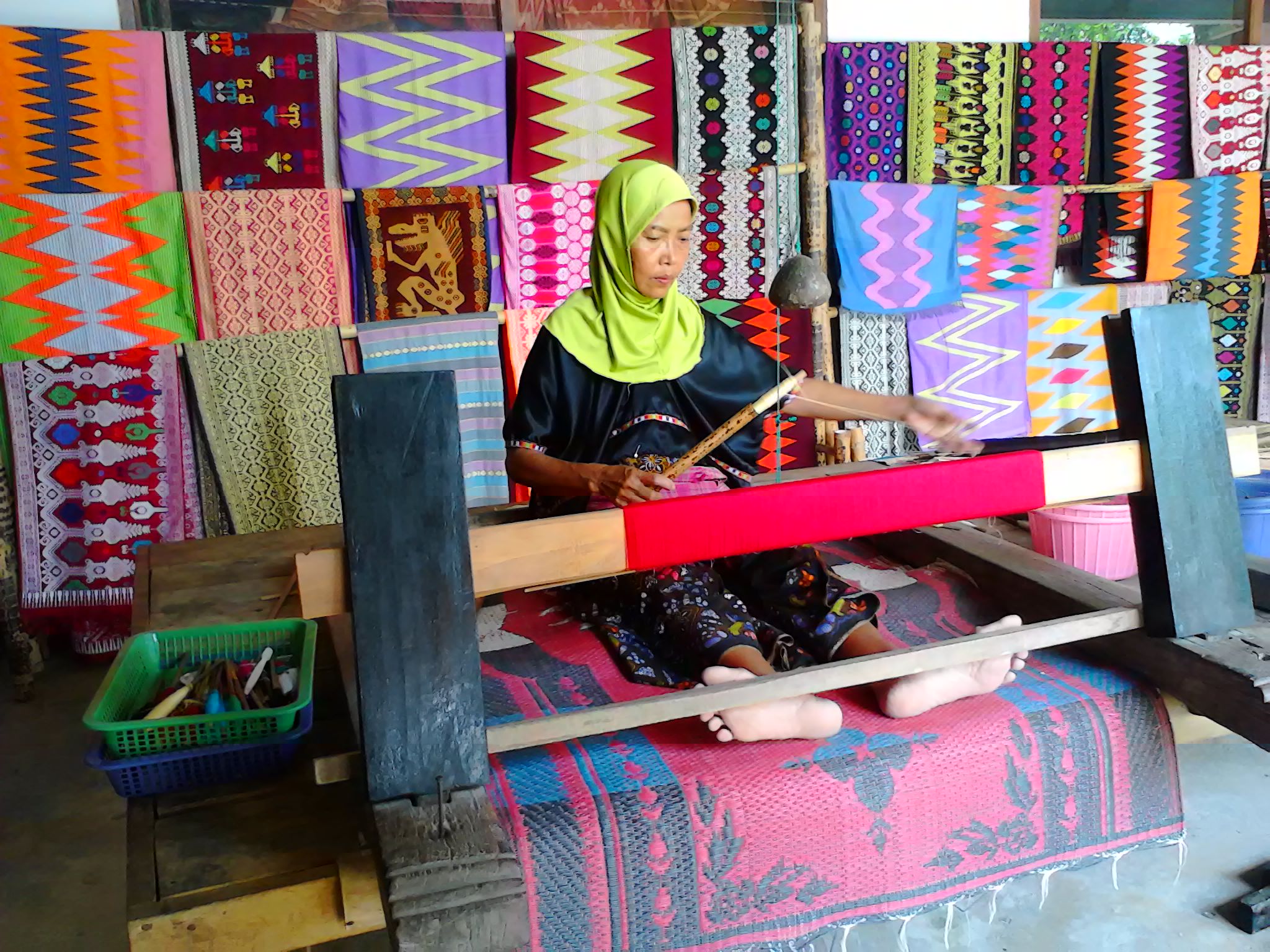 songket fabric of sukarara village