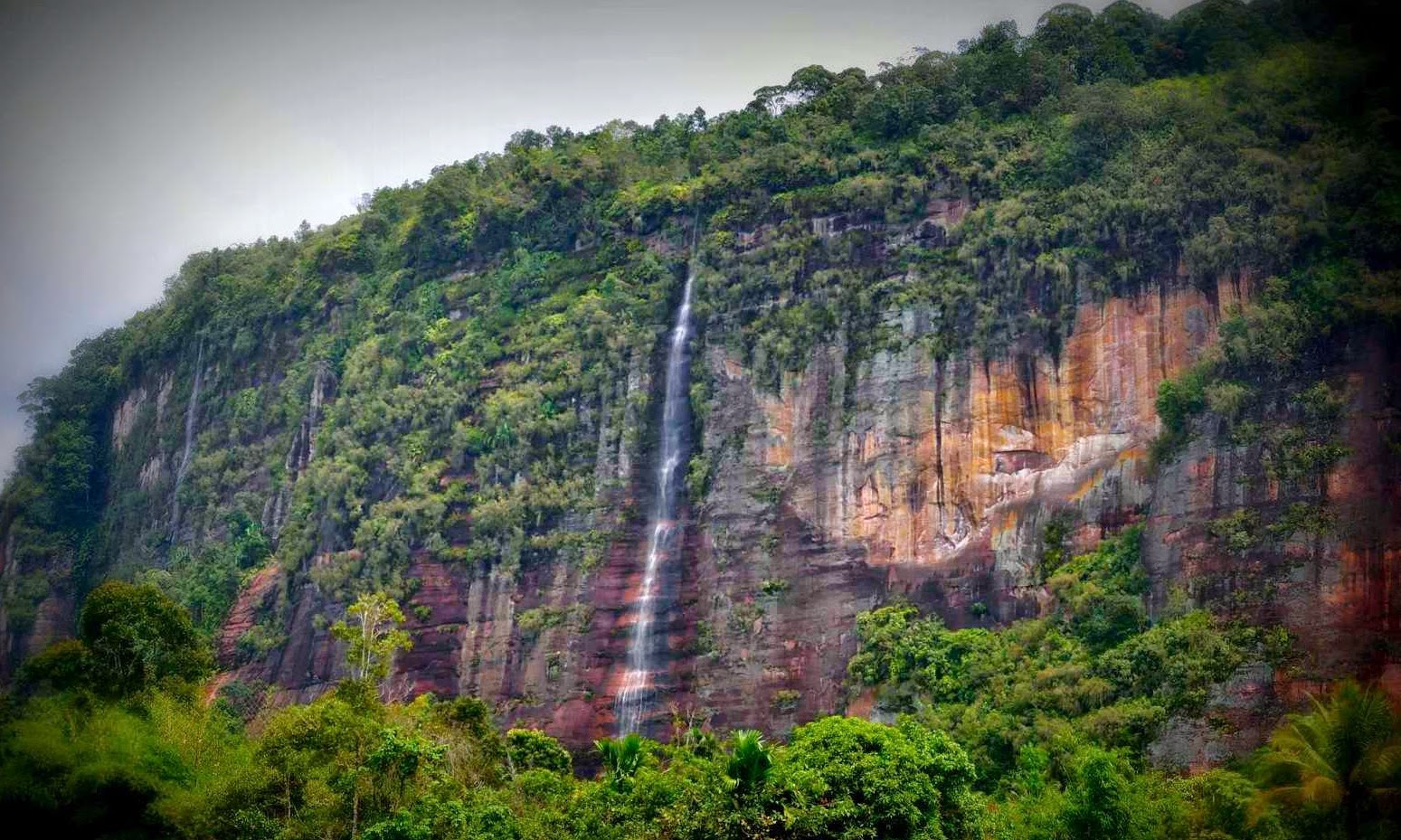 Sarasah Bunta Waterfall in harau cliff