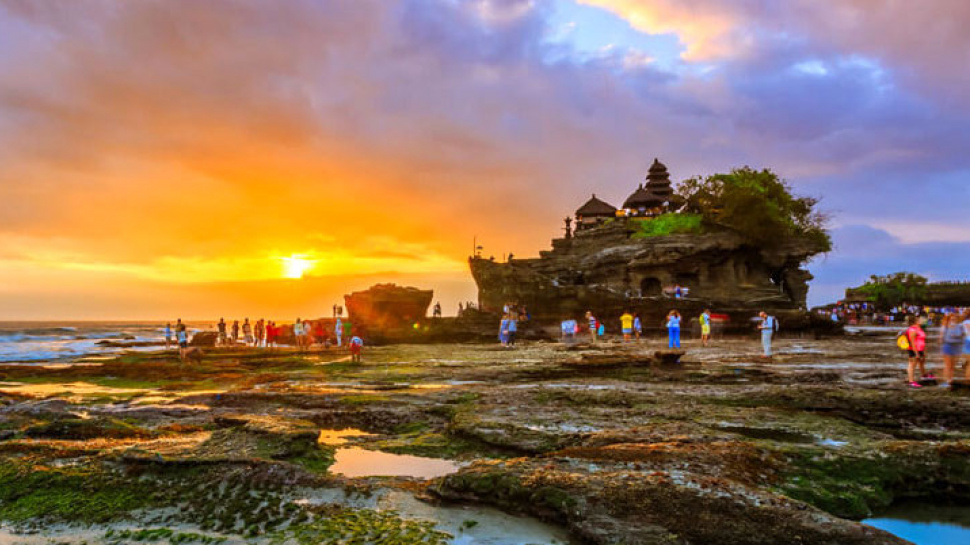 nice sunset spots in bali from tanah lot temple