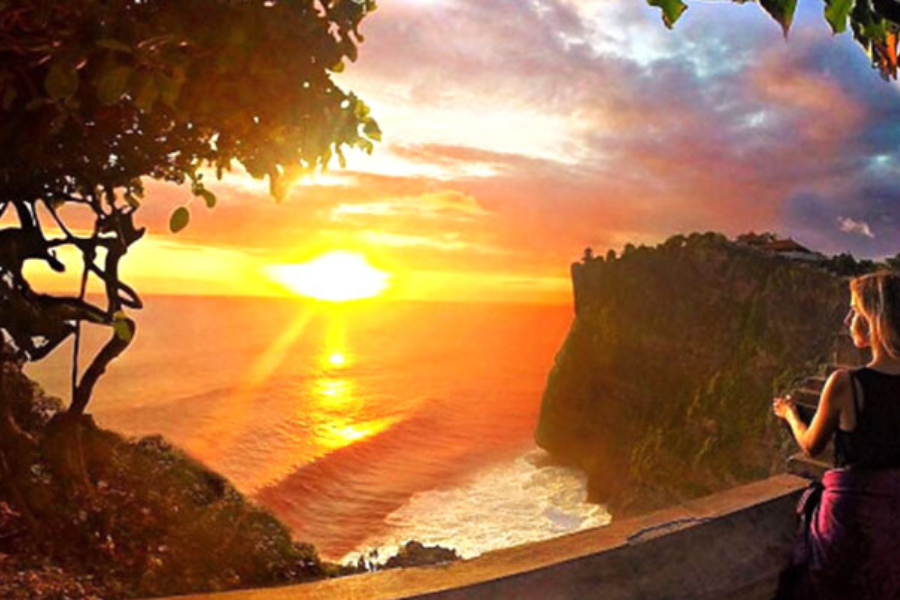 watching sunset from uluwatu temple