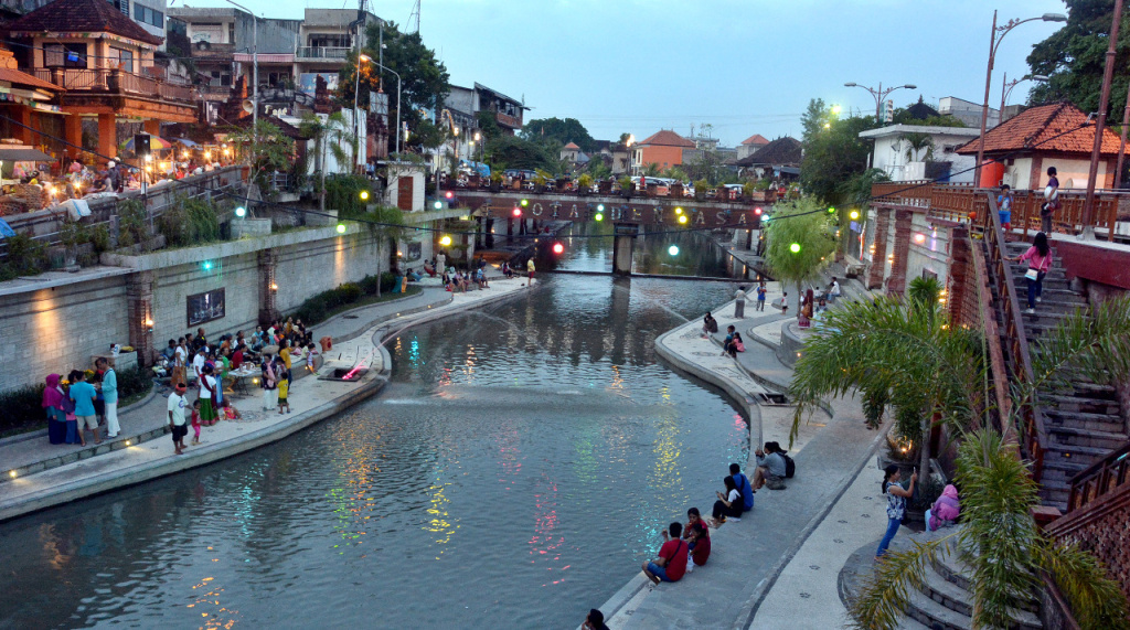 kumbasari traditional market in denpasar bali