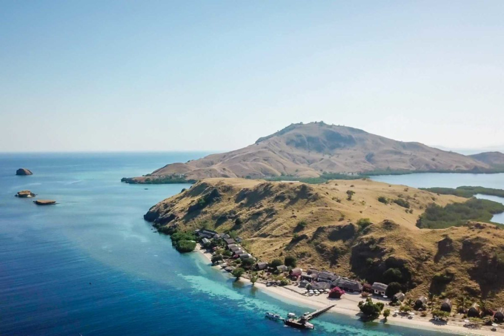 sebayur island is one of the best spot to do snorkeling in labuan bajo area