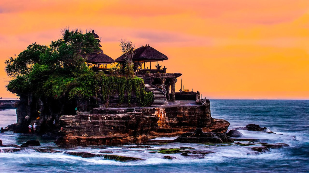 legend and History of Tanah Lot Temple